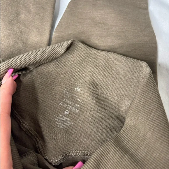 CSB Chocolate Chip Seamless Skin Leggings - Picture 4 of 4